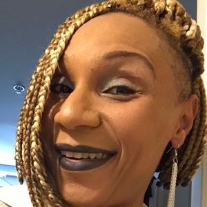 Meet your Posher, Lyn